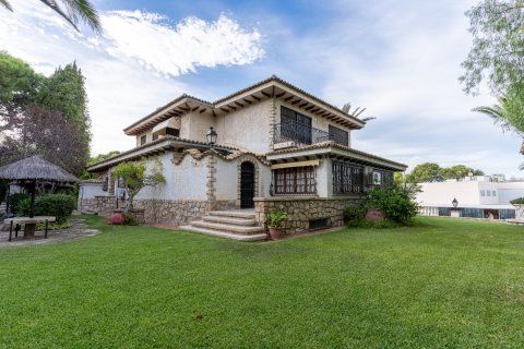 Villa for sale Alicante, Spain 8 bedrooms, 473 sq.m. No. 118044 - photo 18