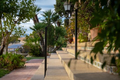 Villa for sale Alicante, Spain 8 bedrooms, 473 sq.m. No. 118044 - photo 14