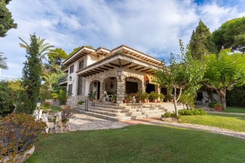 Villa for sale Alicante, Spain 8 bedrooms, 473 sq.m. No. 118044 - photo 4