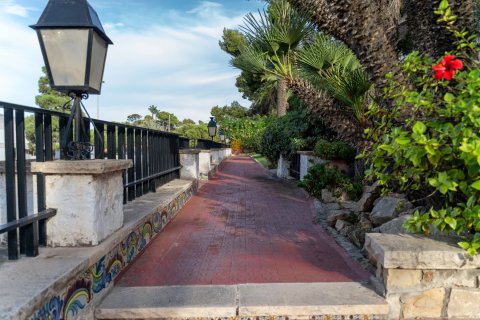 Villa for sale Alicante, Spain 8 bedrooms, 473 sq.m. No. 118044 - photo 17