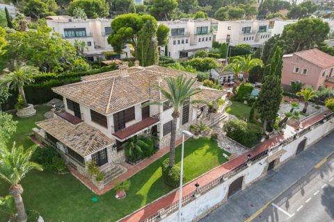 Villa for sale Alicante, Spain 8 bedrooms, 473 sq.m. No. 118044 - photo 5