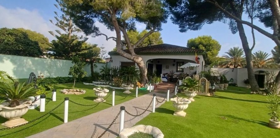 Villa Alicante, Spain 3 bedrooms, 250 sq.m. No. 115036