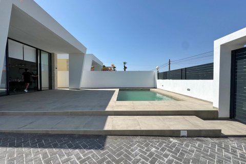 Villa for sale Torrevieja, Alicante, Spain 3 bedrooms, 125 sq.m. No. 109042 - photo 2