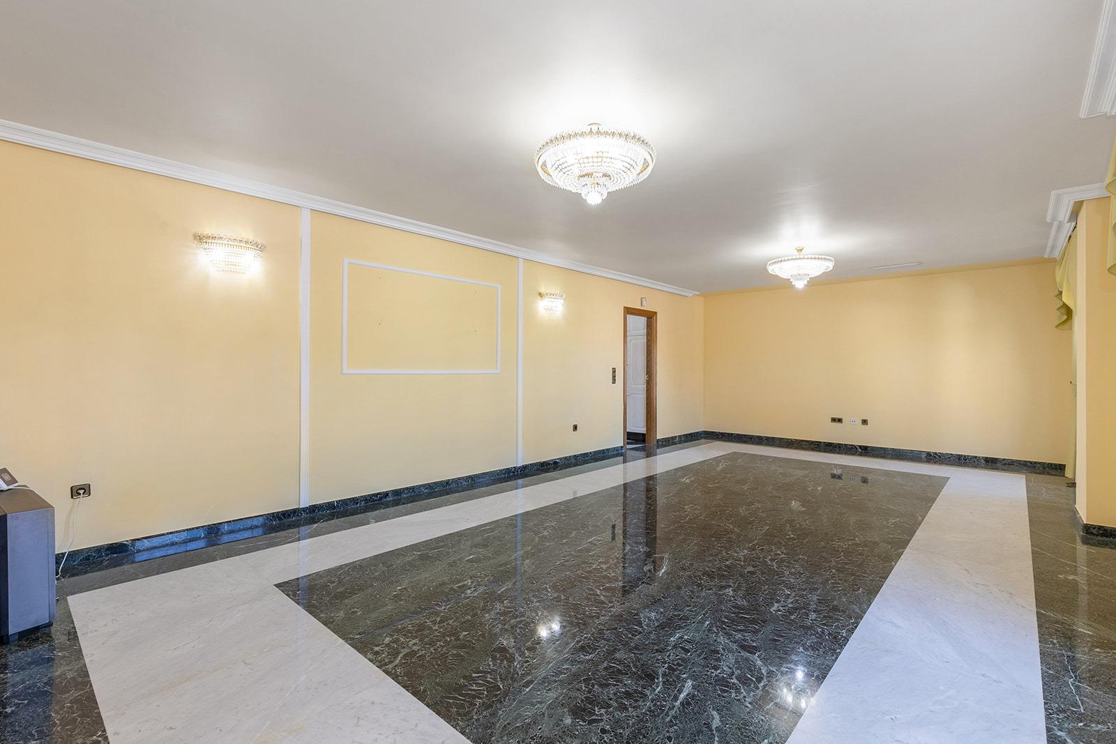 Villa à Torrevieja, Alicante, Espagne 5 chambres,  No. 114660