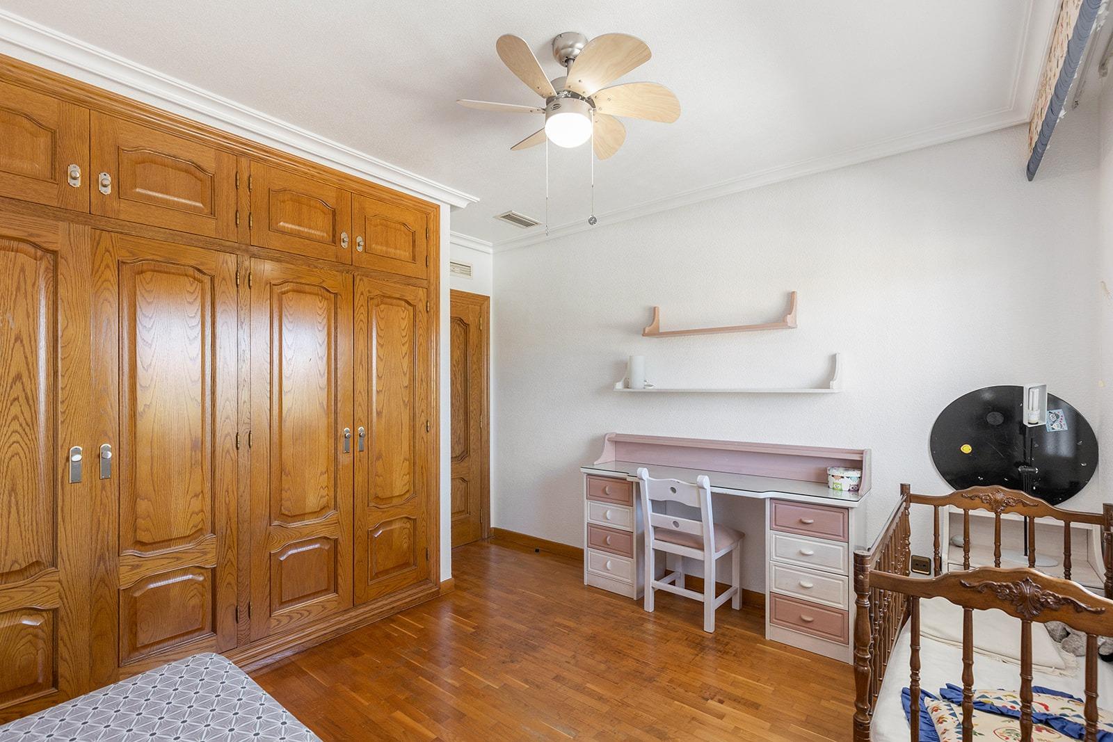 Villa à Torrevieja, Alicante, Espagne 5 chambres,  No. 114660