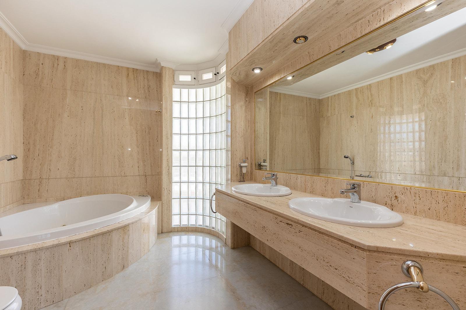 Villa à Torrevieja, Alicante, Espagne 5 chambres,  No. 114660
