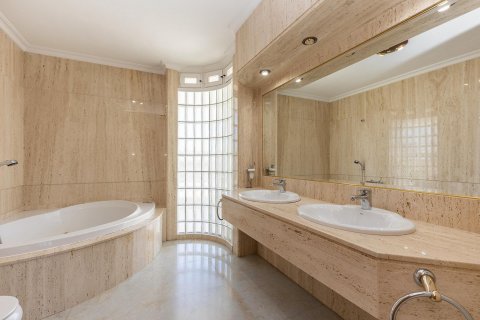 Villa for sale Torrevieja, Alicante, Spain 5 bedrooms,  No. 114660 - photo 24