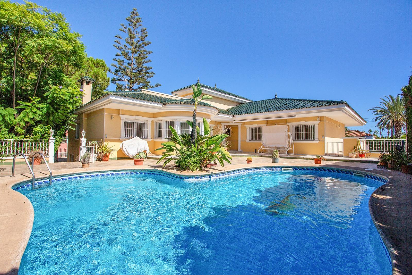 Villa à Torrevieja, Alicante, Espagne 5 chambres,  No. 114660