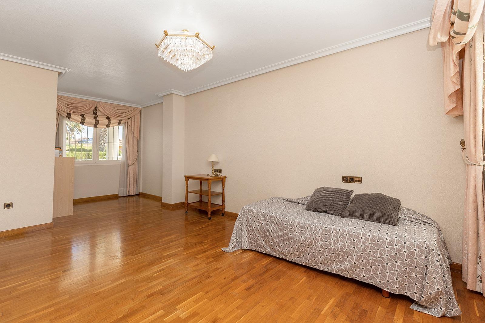 Villa à Torrevieja, Alicante, Espagne 5 chambres,  No. 114660