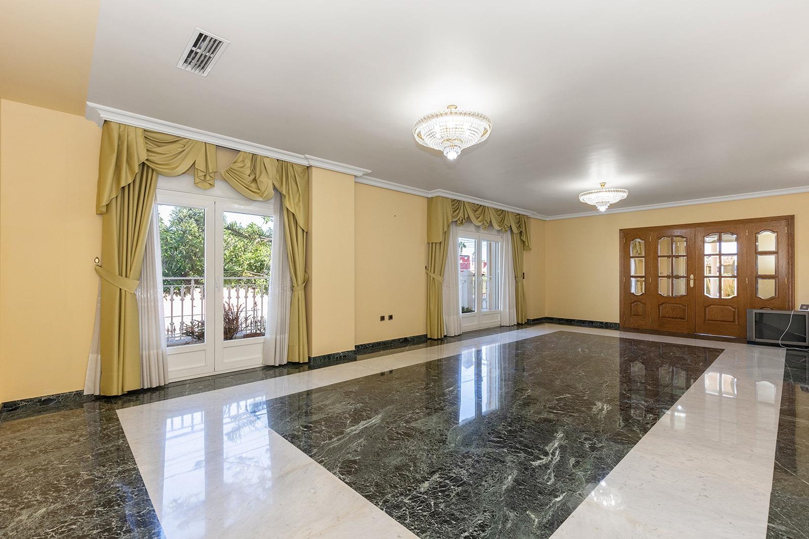 Villa à Torrevieja, Alicante, Espagne 5 chambres,  No. 114660
