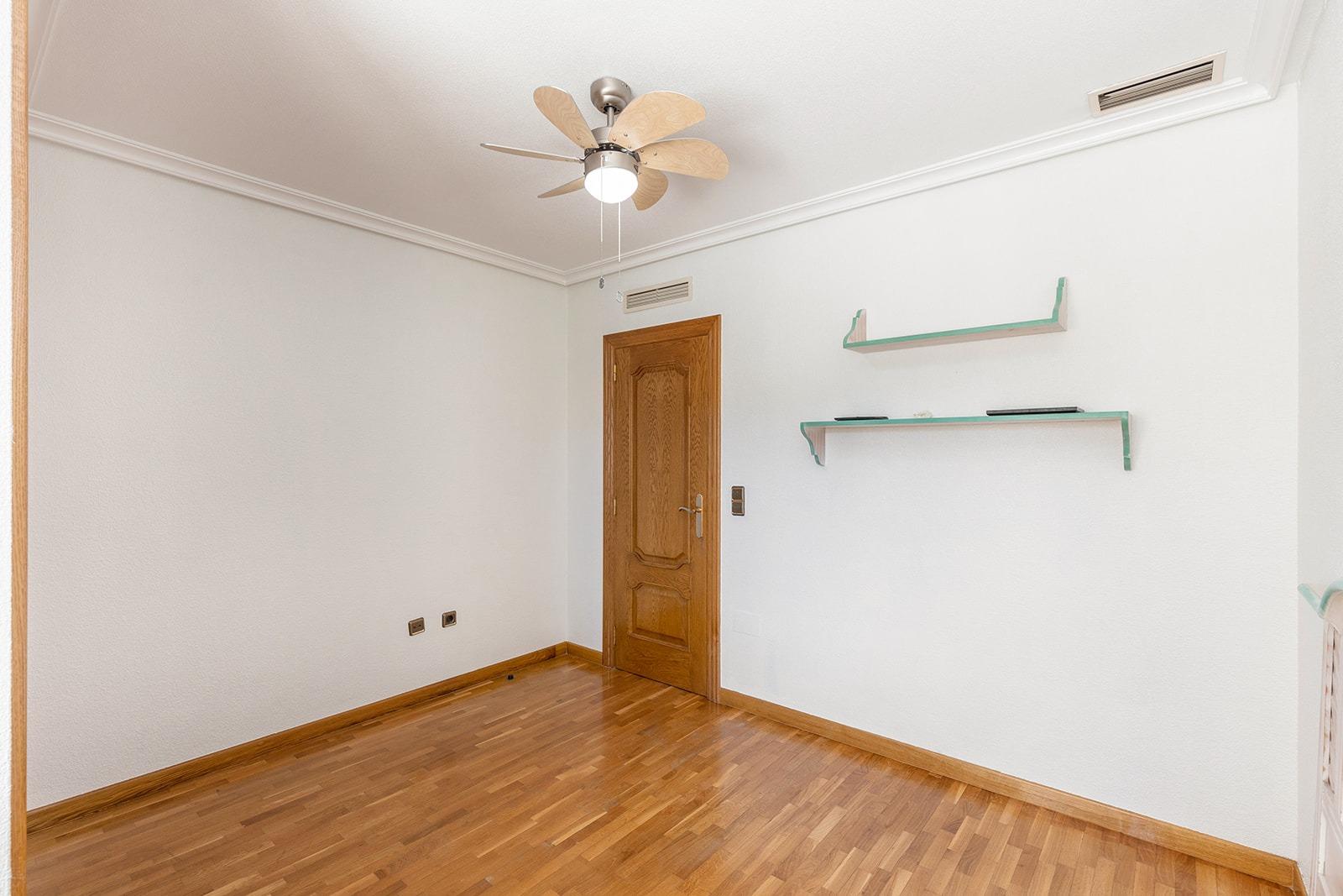 Villa à Torrevieja, Alicante, Espagne 5 chambres,  No. 114660