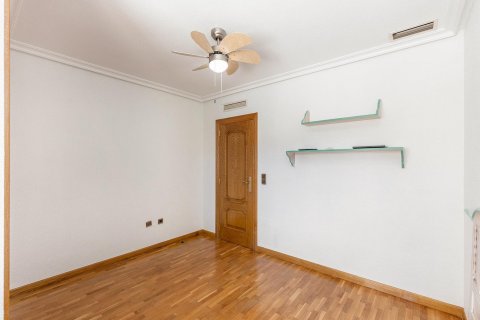 Villa for sale Torrevieja, Alicante, Spain 5 bedrooms,  No. 114660 - photo 29