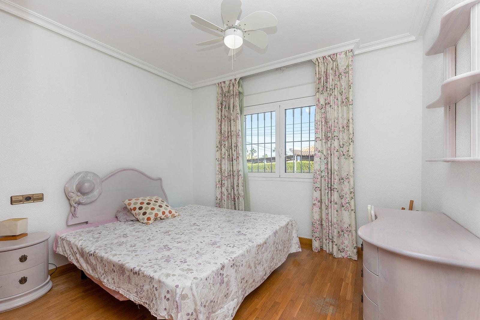 Villa à Torrevieja, Alicante, Espagne 5 chambres,  No. 114660
