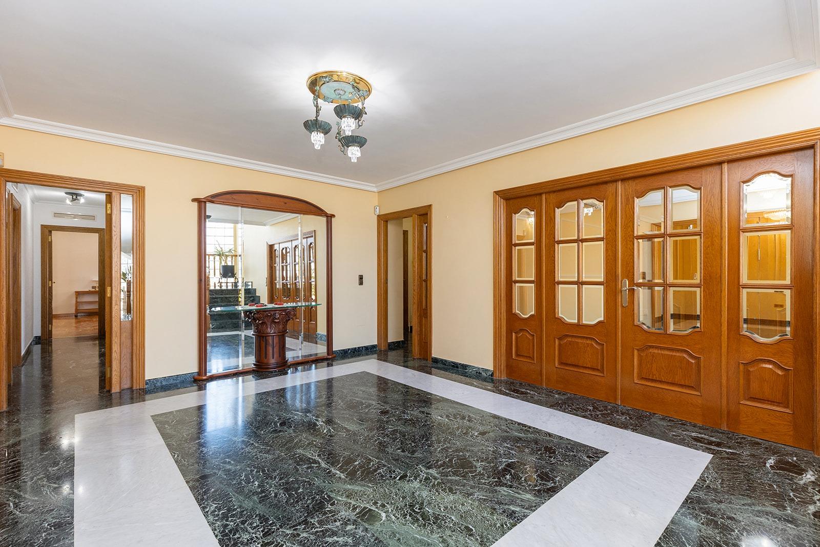 Villa à Torrevieja, Alicante, Espagne 5 chambres,  No. 114660