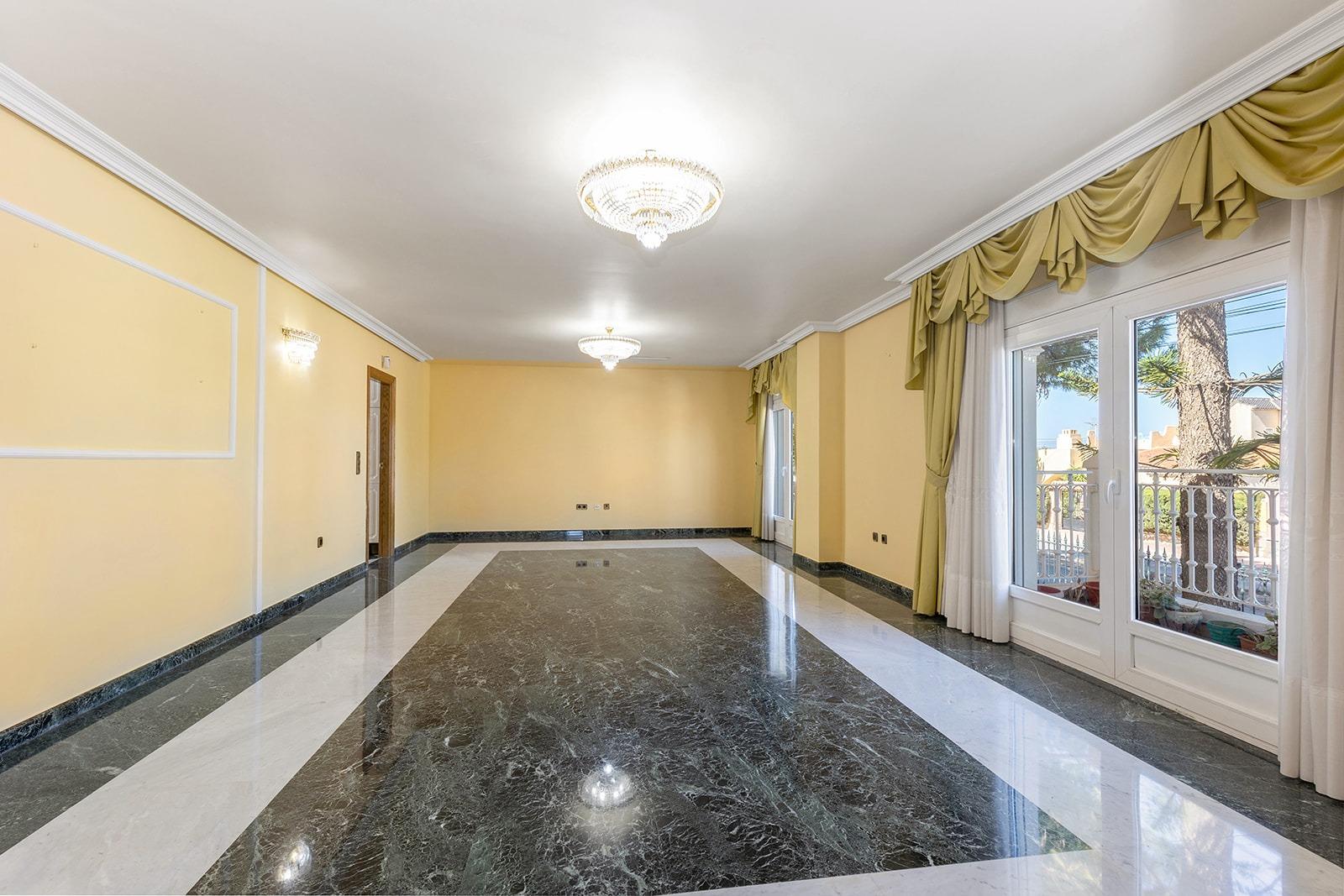 Villa à Torrevieja, Alicante, Espagne 5 chambres,  No. 114660