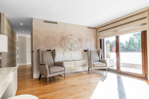 Willa Las Rozas de Madrid, Madrid, Hiszpania 5 sypialni, 650 mkw. nr 106857 – zdjęcie 20