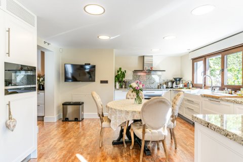 Willa Las Rozas de Madrid, Madrid, Hiszpania 5 sypialni, 650 mkw. nr 106857 – zdjęcie 11