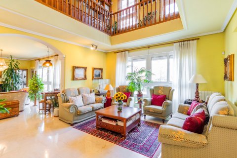 Villa for sale Pozuelo de Alarcon, Madrid, Spain 7 bedrooms, 840 sq.m. No. 107482 - photo 3