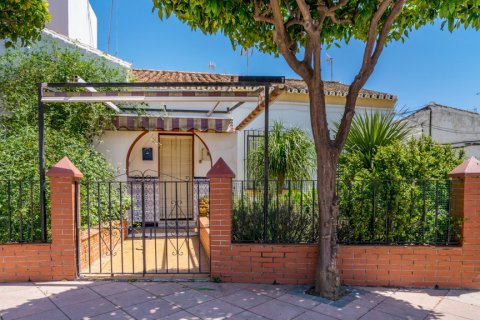 House à vendre Estepona, Malaga, Espagne, 4 chambres, 232 m2 No. 107481 - photo 1
