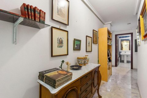 Apartment for sale Torrevieja, Alicante, Spain 4 bedrooms, 152 sq.m. No. 94071 - photo 9