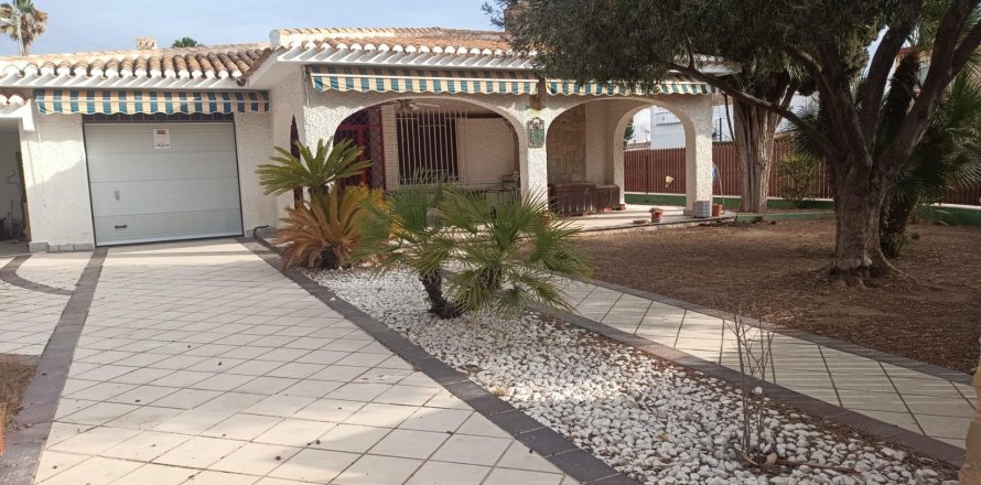 Villa Dehesa De Campoamor, Alicante, Spain 4 bedrooms, 260 sq.m. No. 115258