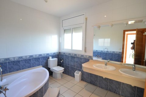 Продажа дома Л'Аметлья-де-Мар, Таррагона, Испания 4 спальни, 290м2 №21575 - фото 15