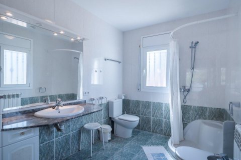 Talo myytävänä L'Ametlla de Mar, Tarragona, Espanja, 4 makuuhuonetta, 293 m2 No. 21577 - kuva 28