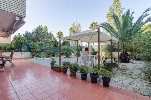 Продажа квартиры Салоу, Таррагона, Испания 4 спальни, 100м2 №21818 - фото 16