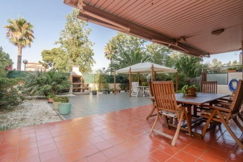 Продажа квартиры Салоу, Таррагона, Испания 4 спальни, 100м2 №21818 - фото 1