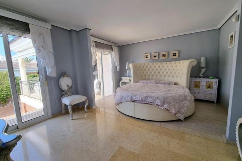 Villa till salu La Mata, Alicante, Spanien 5 sovrum, 438 kvm. Nr. 111135 - foto 14