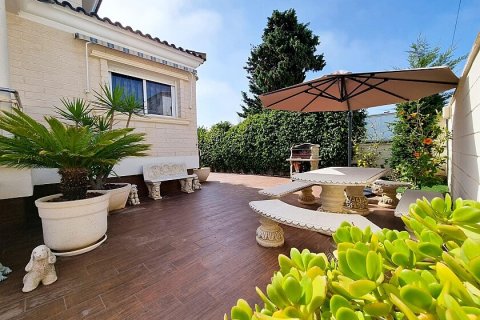 Villa till salu La Mata, Alicante, Spanien 5 sovrum, 438 kvm. Nr. 111135 - foto 3