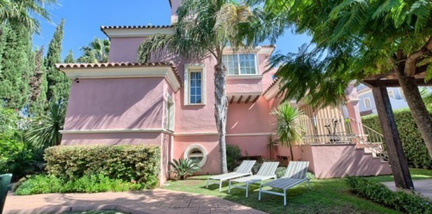 House Puerto Banus, Malaga, Spain 6 bedrooms, 346 sq.m. No. 23120