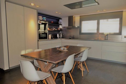 House for sale Barcelona, Spain 4 bedrooms, 288 sq.m. No. 36128 - photo 9