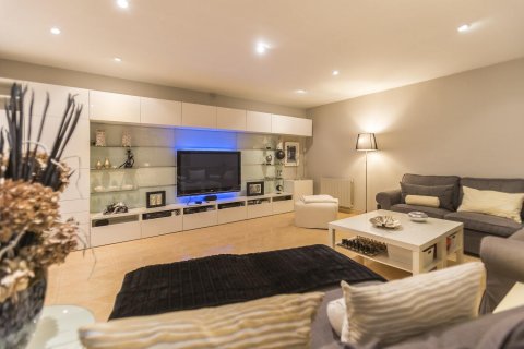 House for sale Barcelona, Spain 5 bedrooms, 496 sq.m. No. 53097 - photo 9