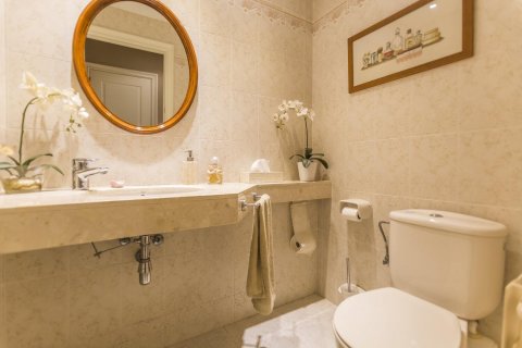 House for sale Barcelona, Spain 5 bedrooms, 496 sq.m. No. 53097 - photo 7