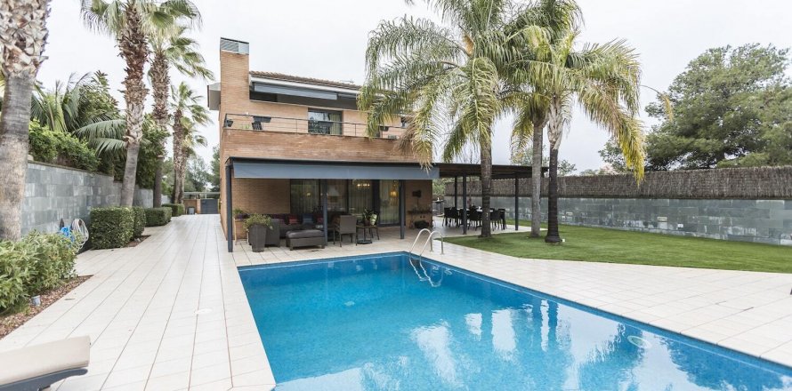 House Barcelona, Spain 5 bedrooms, 496 sq.m. No. 53097