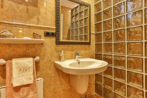 House for sale Barcelona, Spain 5 bedrooms, 496 sq.m. No. 53097 - photo 22