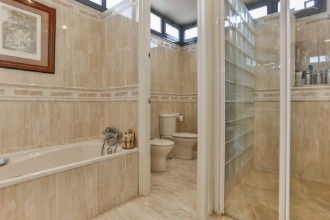 House for sale Barcelona, Spain 5 bedrooms, 496 sq.m. No. 53097 - photo 6
