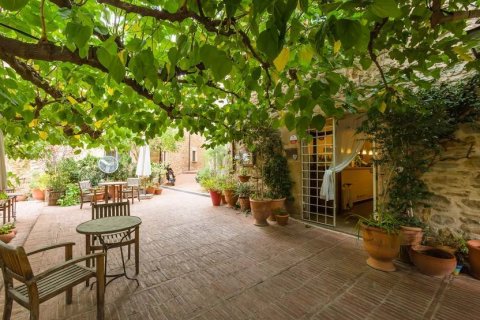 Lokal usługowy Girona, Hiszpania 6 sypialni, 685 mkw. nr 22618 – zdjęcie 2