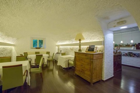 Lokal usługowy Girona, Hiszpania 6 sypialni, 685 mkw. nr 22618 – zdjęcie 5
