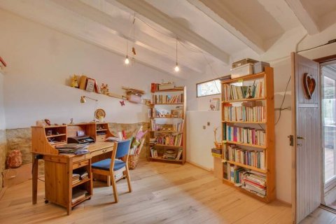 Lokal usługowy Girona, Hiszpania 6 sypialni, 685 mkw. nr 22618 – zdjęcie 11