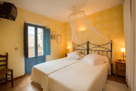 Lokal usługowy Girona, Hiszpania 6 sypialni, 685 mkw. nr 22618 – zdjęcie 26