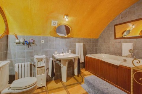 Commercial property for sale Girona, Spain 5 bedrooms, 865 sq.m. No. 22617 - photo 14