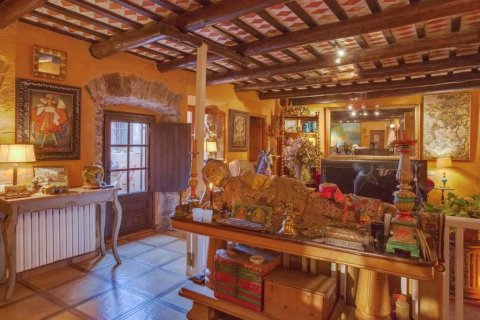Commercial property for sale Girona, Spain 5 bedrooms, 865 sq.m. No. 22617 - photo 7