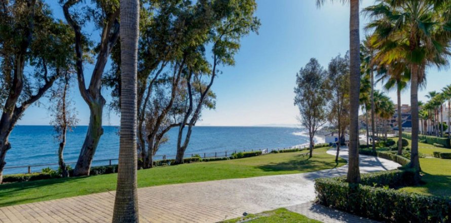 Townhouse Estepona, Malaga, Espagne 3 chambres, 207 m2 No. 109665
