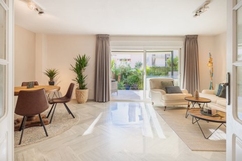 Townhouse à vendre Estepona, Malaga, Espagne, 3 chambres, 207 m2 No. 109665 - photo 10