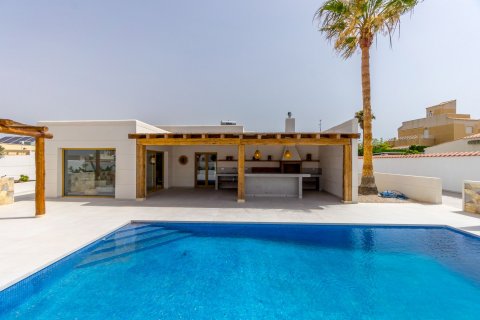 Villa for sale Torrevieja, Alicante, Spain 4 bedrooms, 190 sq.m. No. 115382 - photo 2