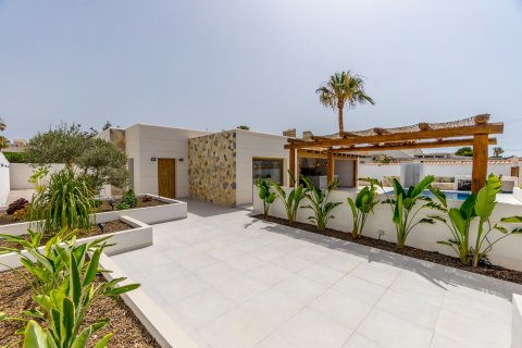 Villa for sale Torrevieja, Alicante, Spain 4 bedrooms, 190 sq.m. No. 115382 - photo 1