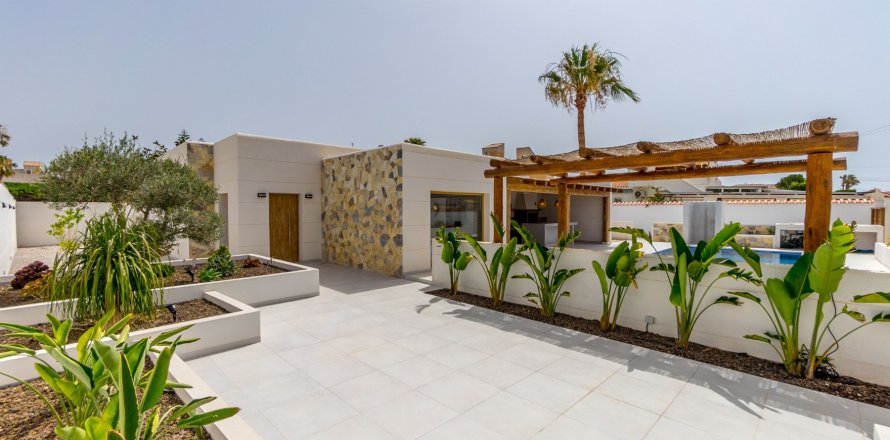 Villa Torrevieja, Alicante, Spain 4 bedrooms, 190 sq.m. No. 115382