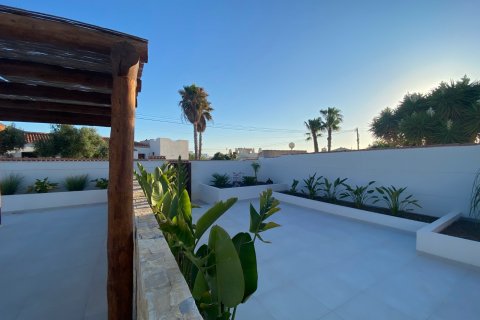 Villa for sale Torrevieja, Alicante, Spain 4 bedrooms, 190 sq.m. No. 115382 - photo 3